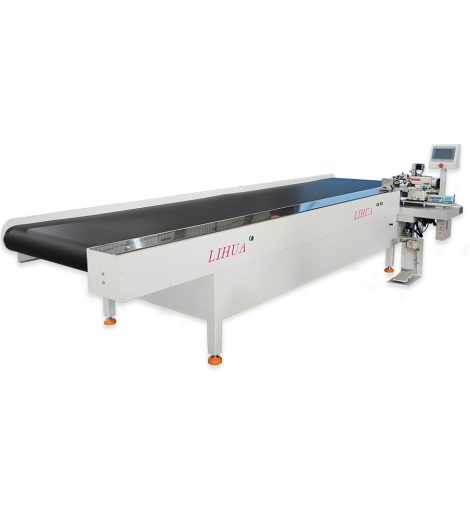 Computerized curtain synchronous blind line curling machine